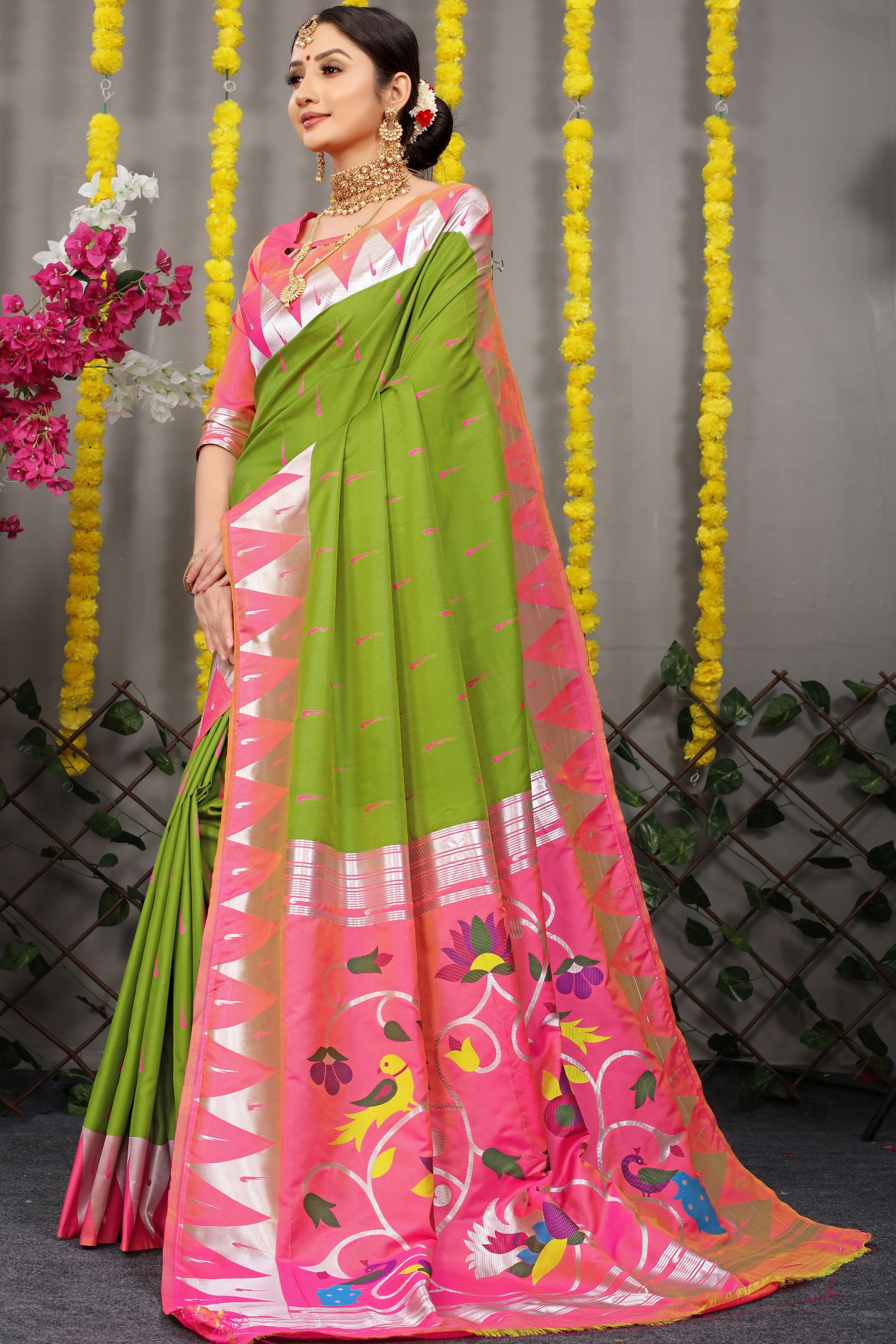 pista green Color muniya boder beautiful paithani saree for woman