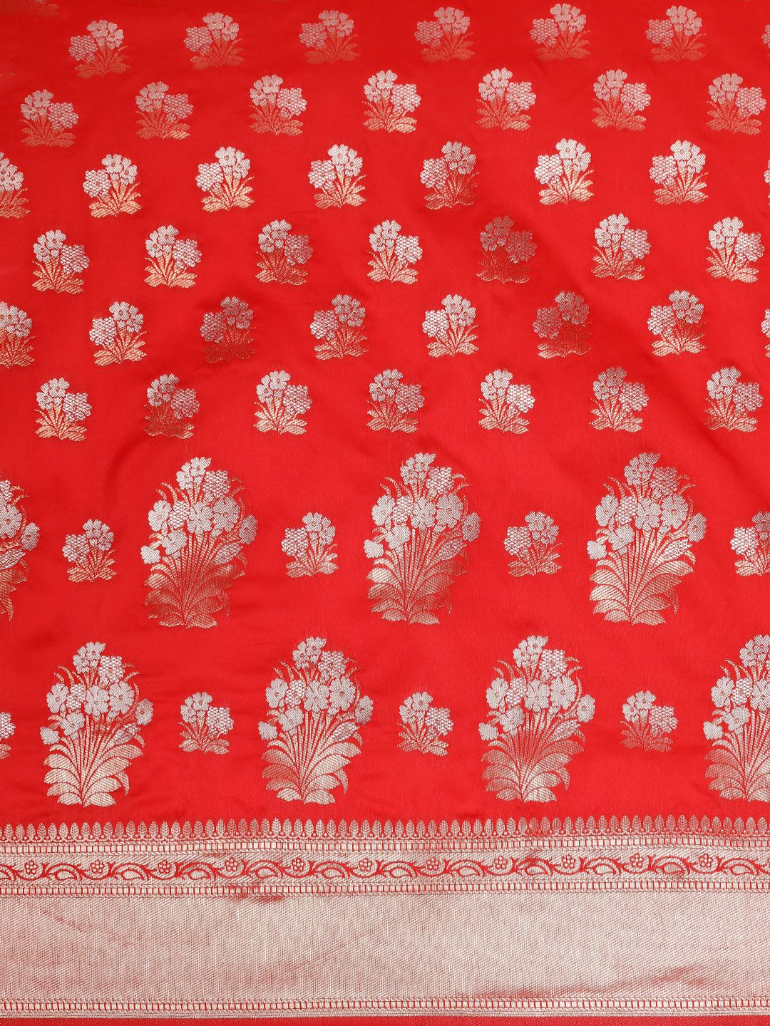 Red Color Handloom Designer Banarasi Silk Saree and Beautiful Designer Silver and Gold Zari Work saree