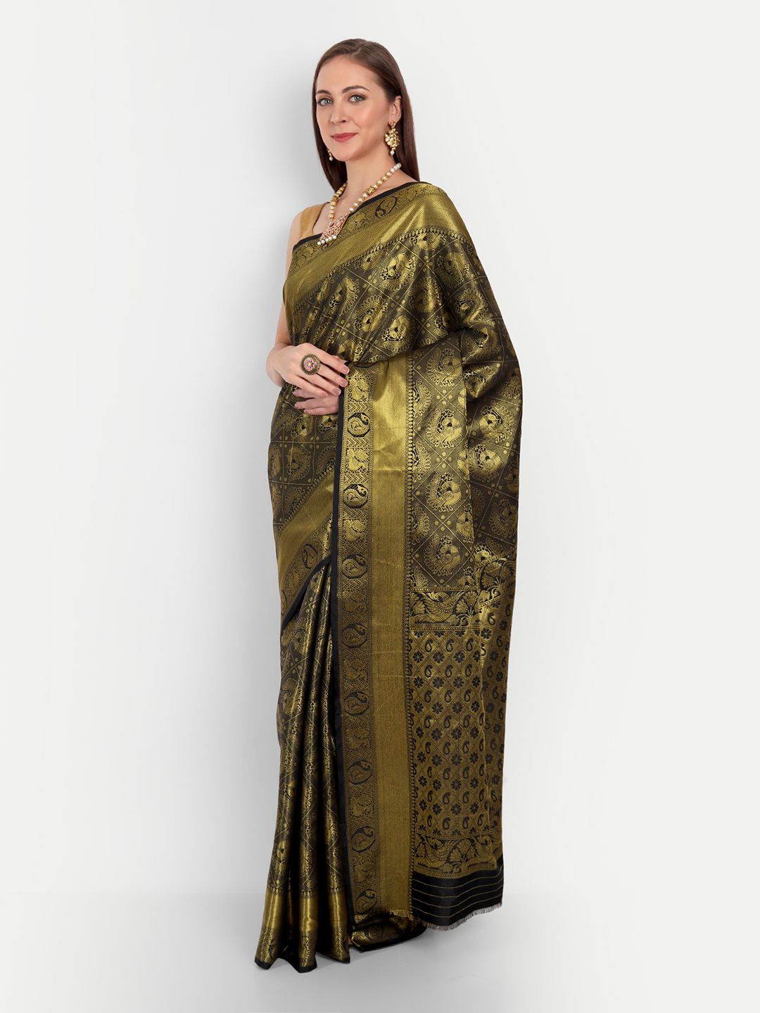 Black Color Pure Kanjivaram Silk Saree With Gold Zari Weaving Work  And Rich Pallu