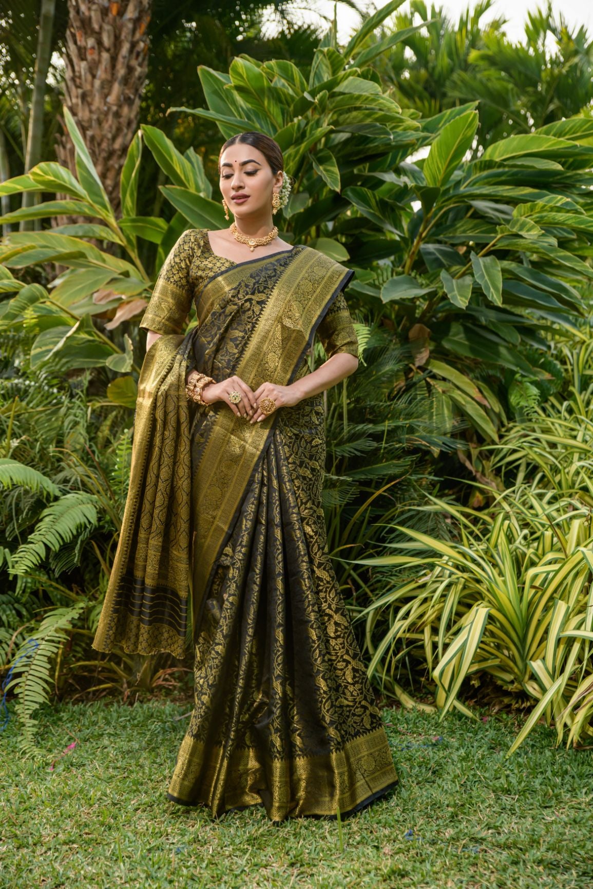 Black Toned Traditional Kanjivaram Silk Saree and Gold Zari Weaving Work