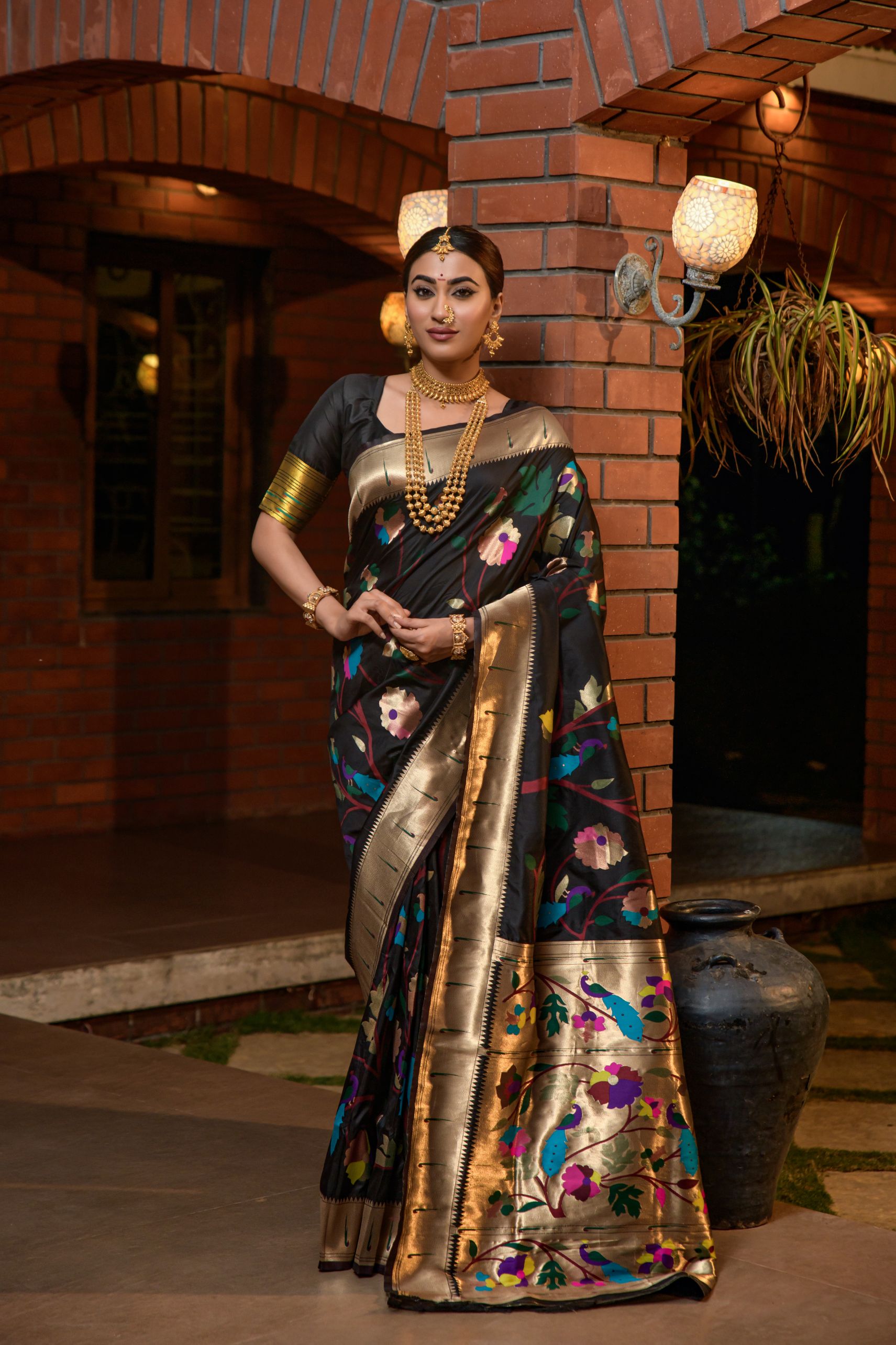 Black Toned Artistic Pure Paithani Silk Sarees
