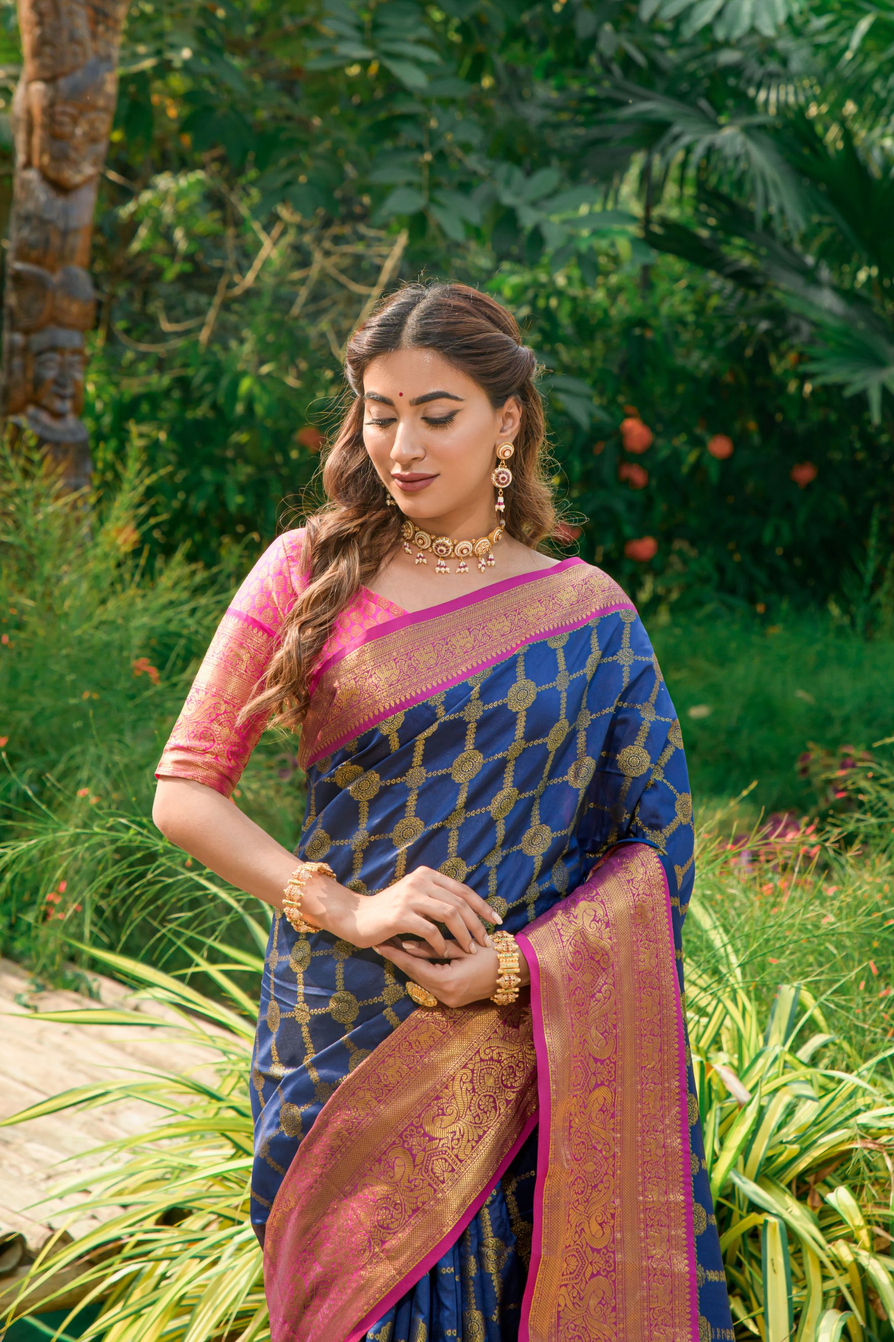 Navy Blue Toned Kanchipuram Soft Silk Saree and Gold Zari Weaving Work And Rich Pallu