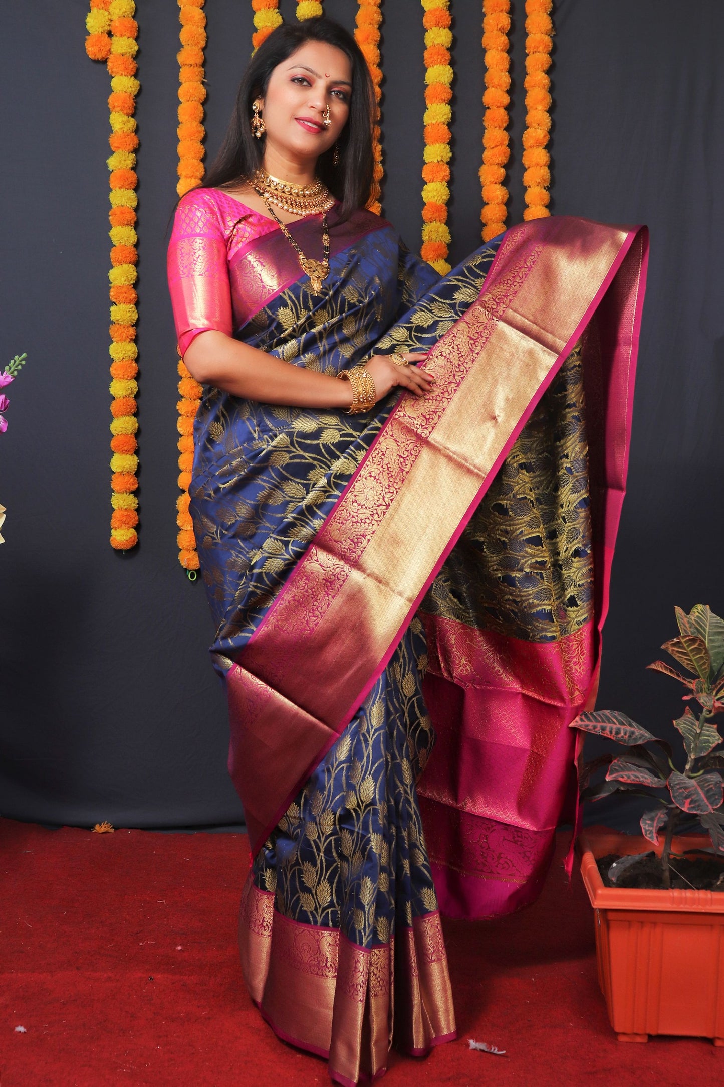 Navy Blue Color Kanchipuram South Silk Saree And Gold Zari Weaving With Contrast Bodar And Contrast Blouse