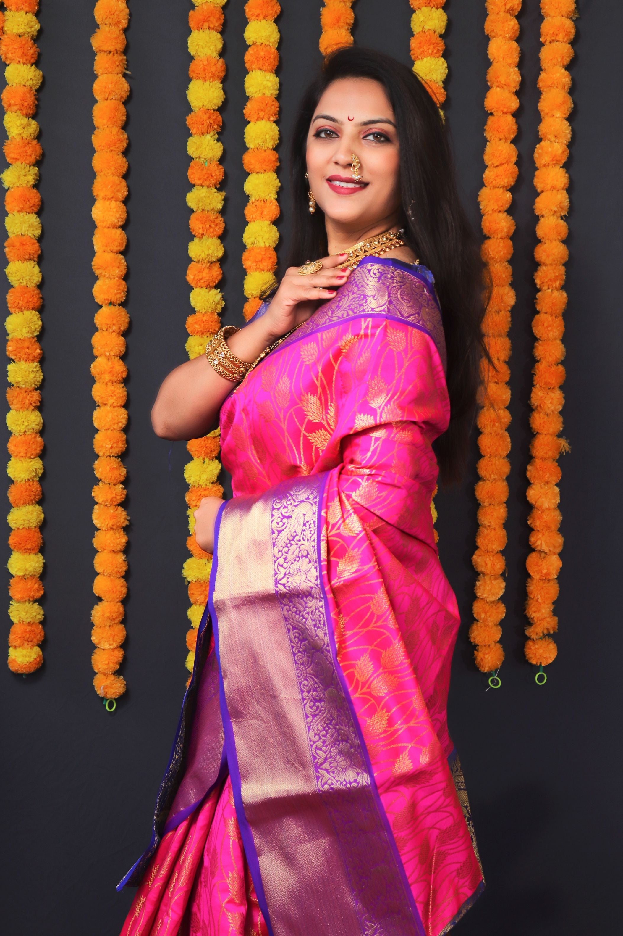 Pink color kanchipuram south silk saree and gold zari weaving with contrast bodar and contrast blouse