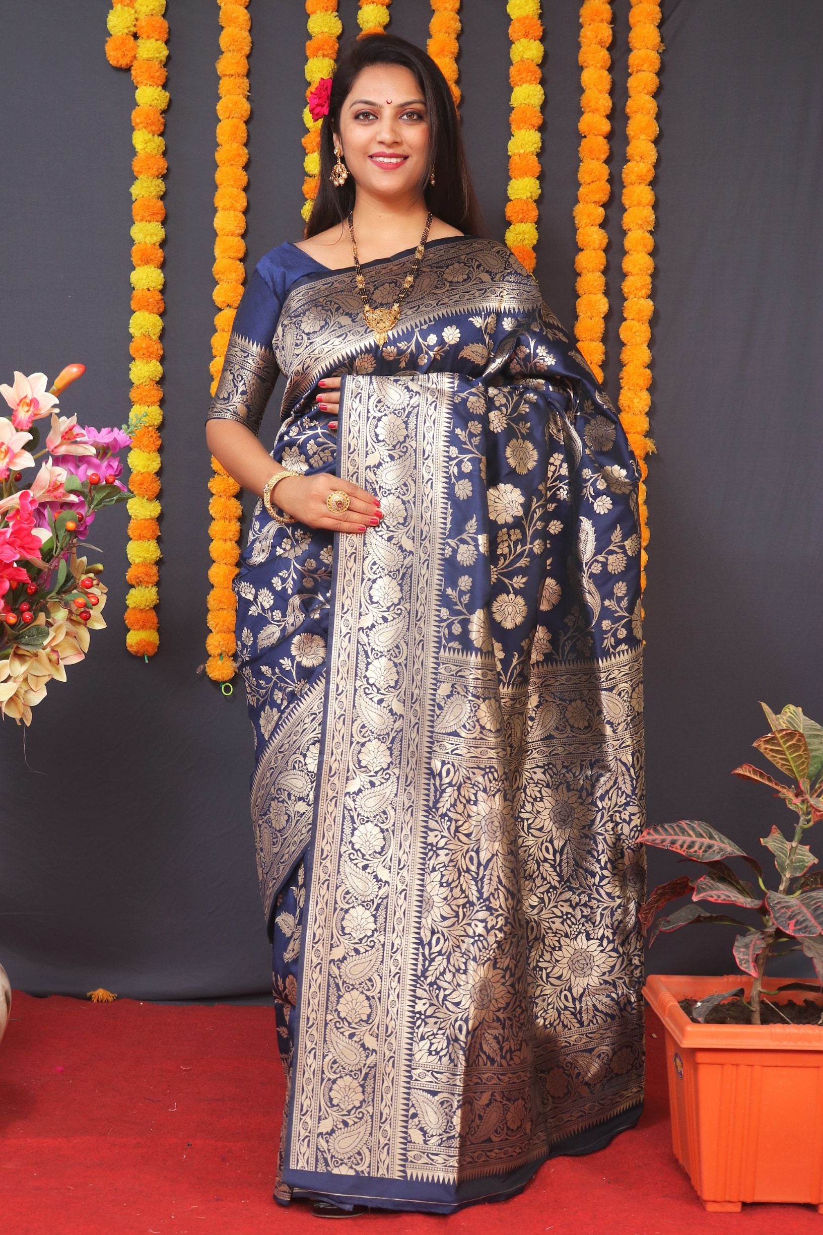 Navy blue & Gold Toned Woven Design Zari Silk Blend Banarasi Saree