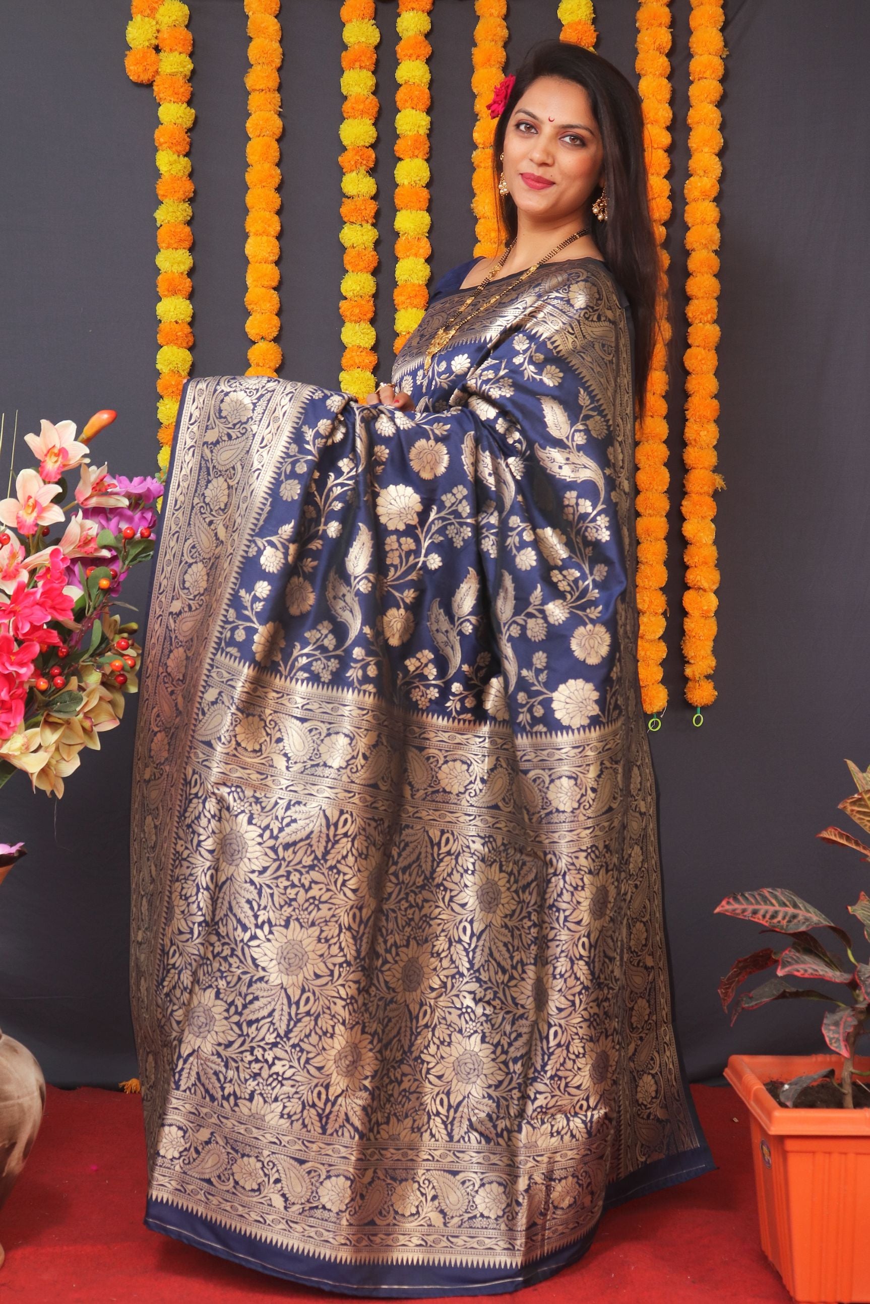 Navy blue & Gold Toned Woven Design Zari Silk Blend Banarasi Saree