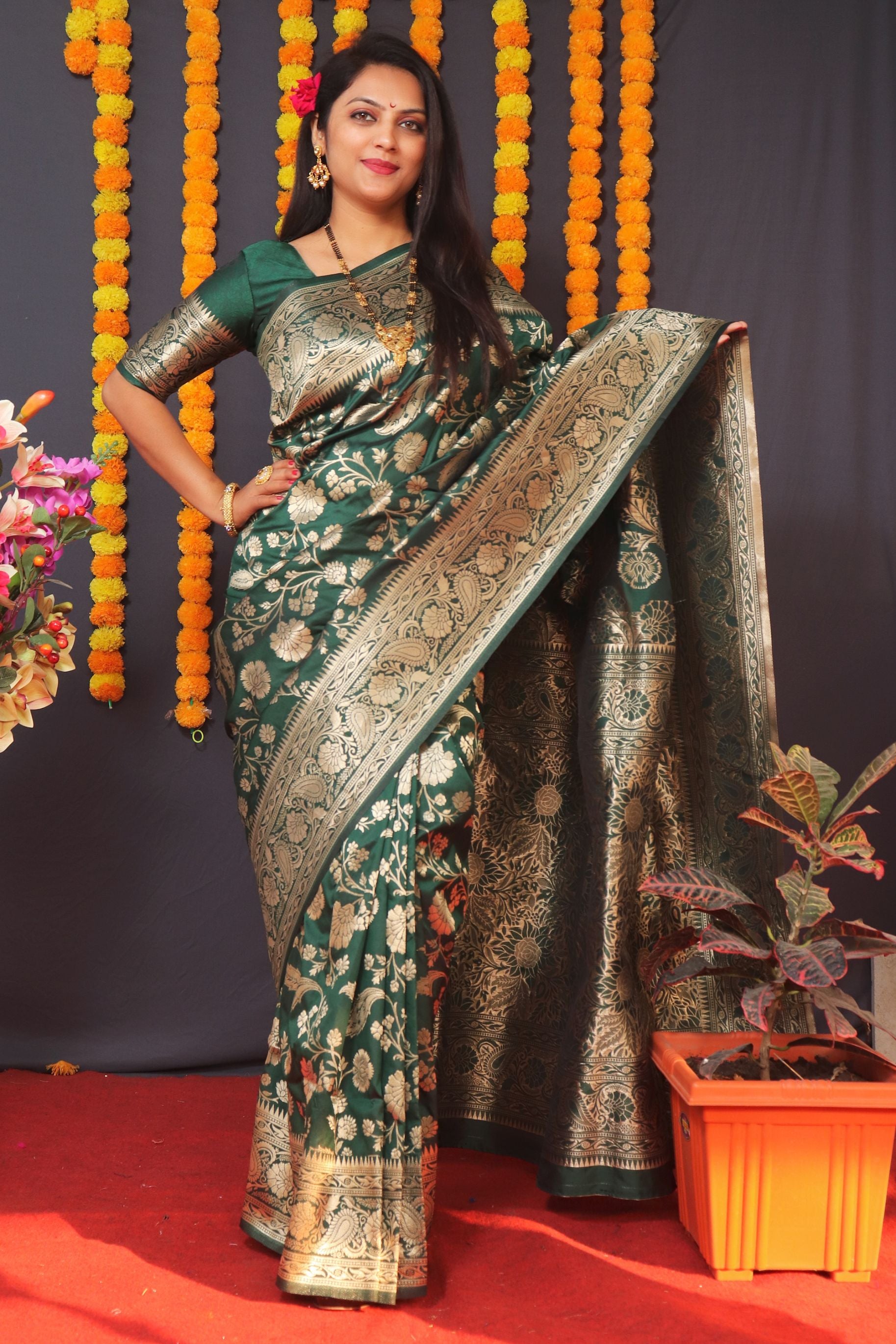 Green & Gold Toned Woven Design Zari Silk Blend Banarasi Saree