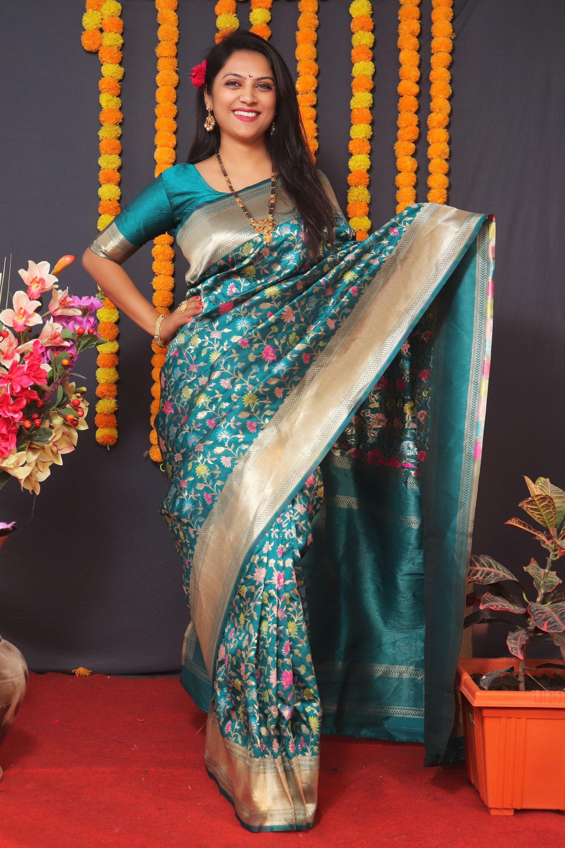 Banarasi saree | Saree look, Saree, Banarasi sarees