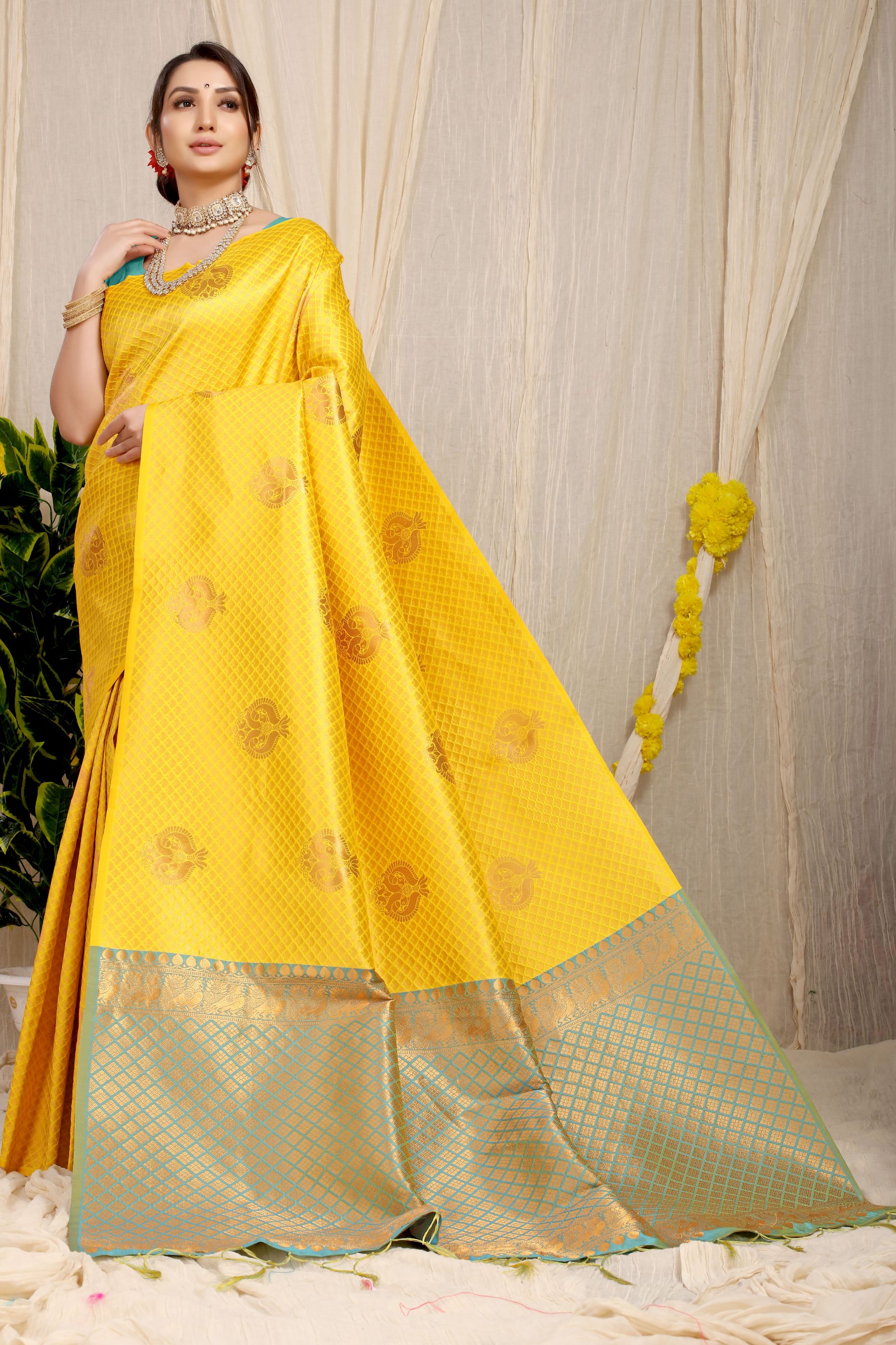 Lemon Yellow Toned Ethnic Motif New Look Woven Design Zari Kanjeevaram Saree