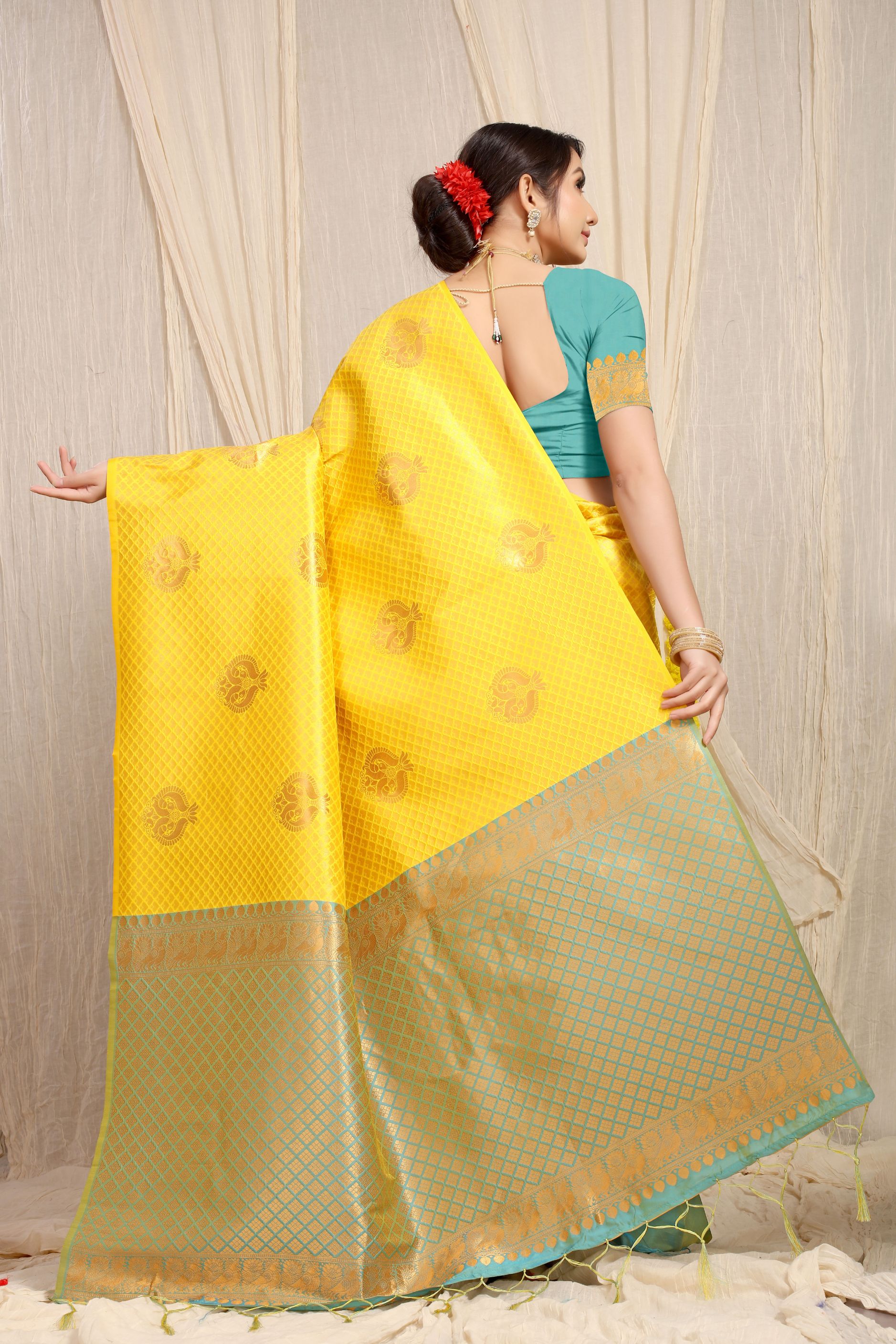 Lemon Yellow Toned Ethnic Motif New Look Woven Design Zari Kanjeevaram Saree