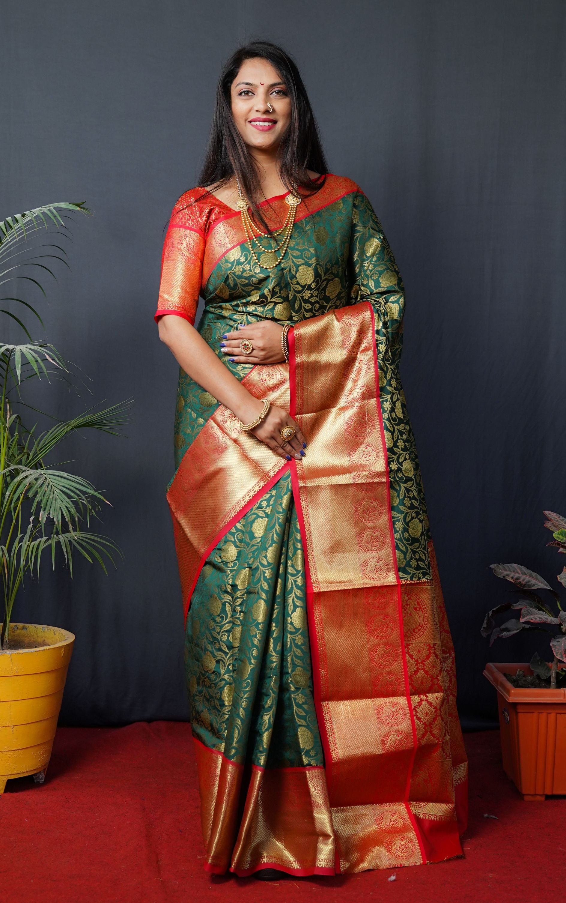 Green color south pattu kanchipuram silk gold zari weaving work saree with contrast bodar and pallu