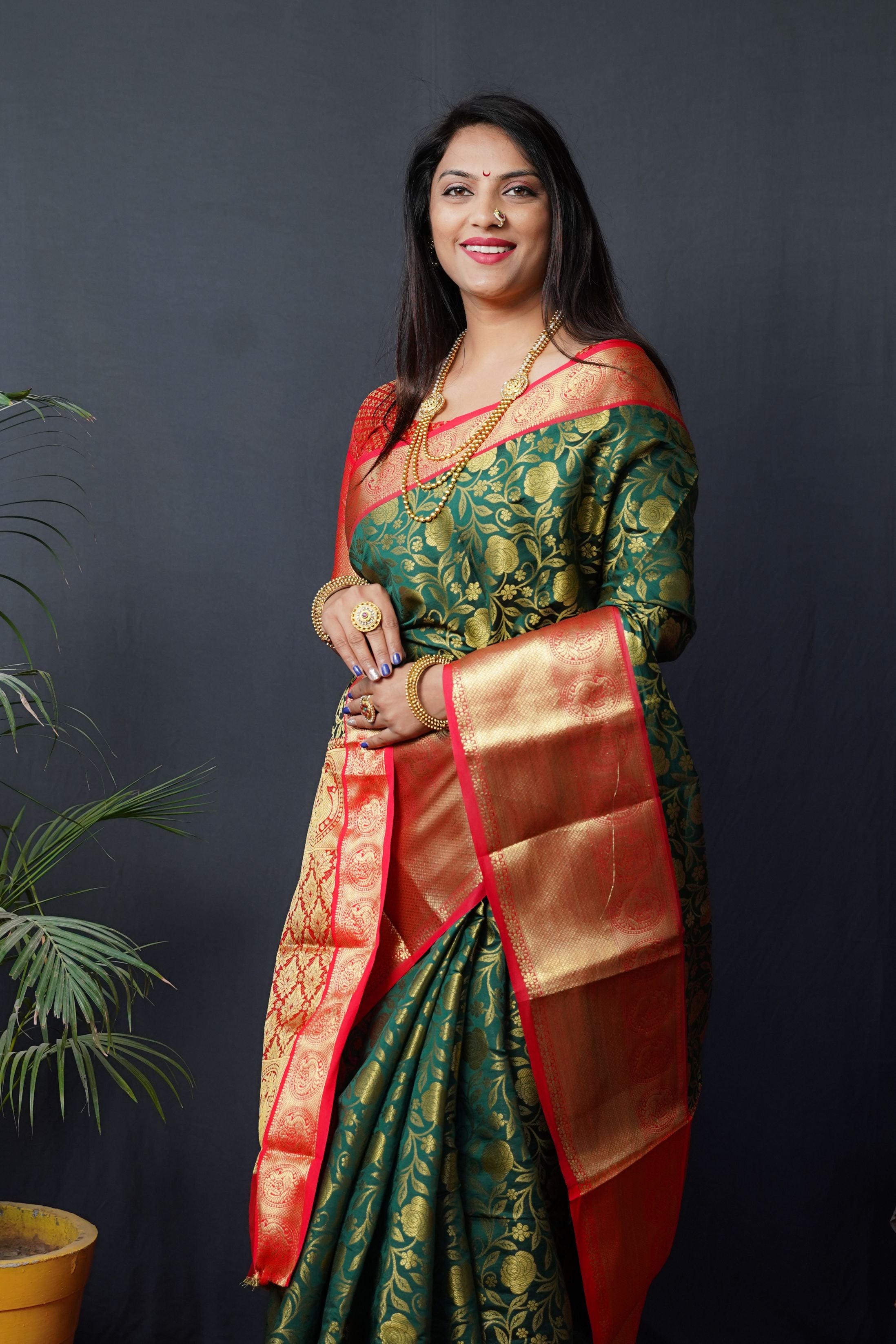 Green color south pattu kanchipuram silk gold zari weaving work saree with contrast bodar and pallu