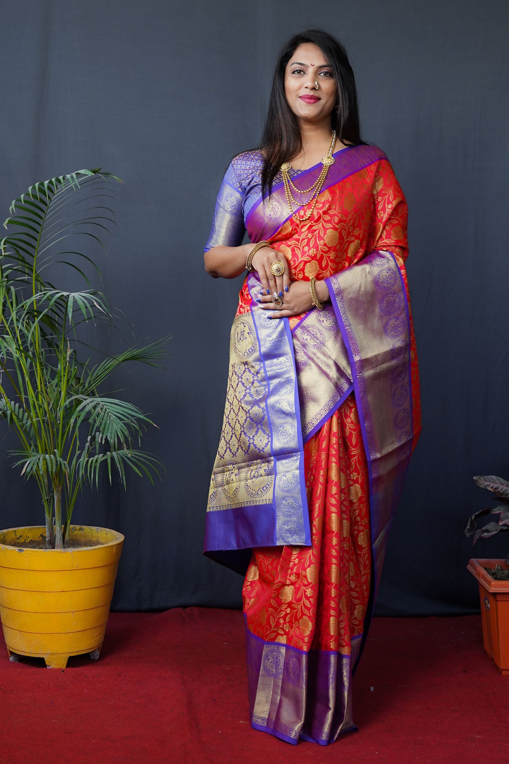 Red color south pattu kanchipuram silk gold zari weaving work saree with contrast bodar and pallu