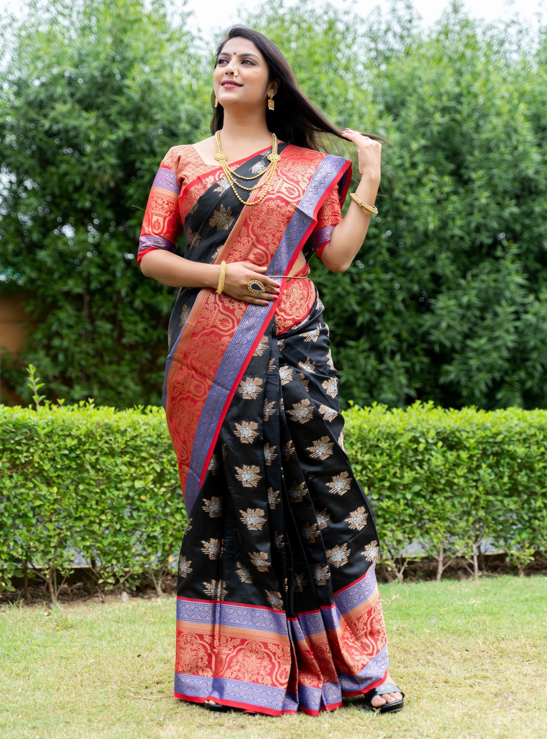 Black color pattu kanchipuram silk saree looking beautiful