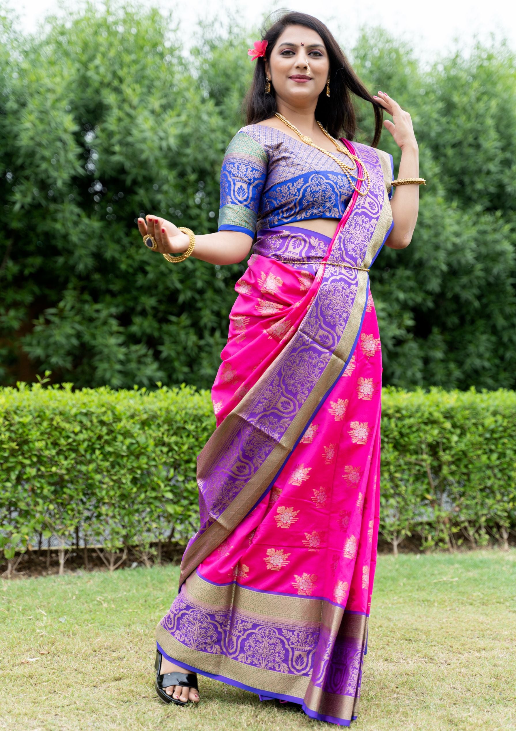 Pink color pattu kanchipuram silk saree looking beautiful