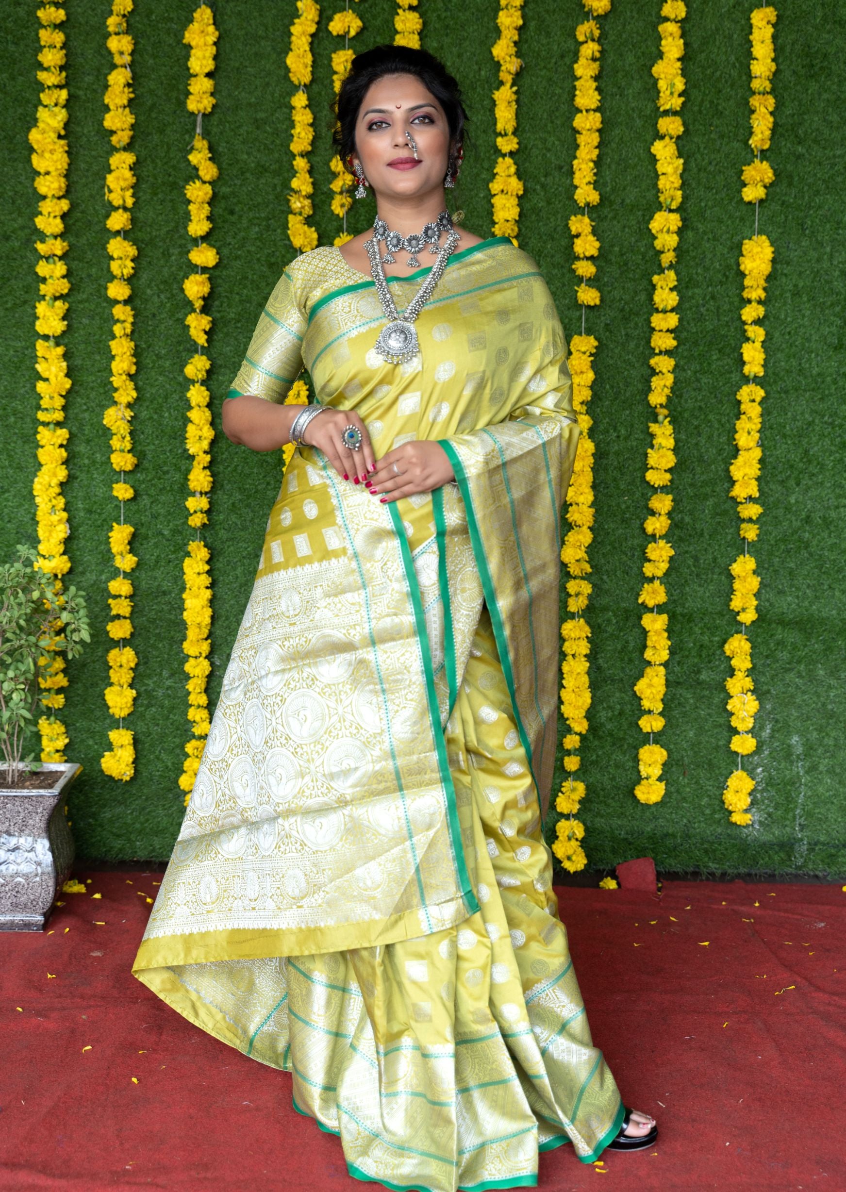 Buy PARAMPARA CREATION Woven Kanjivaram Pure Silk Green Sarees Online @  Best Price In India | Flipkart.com