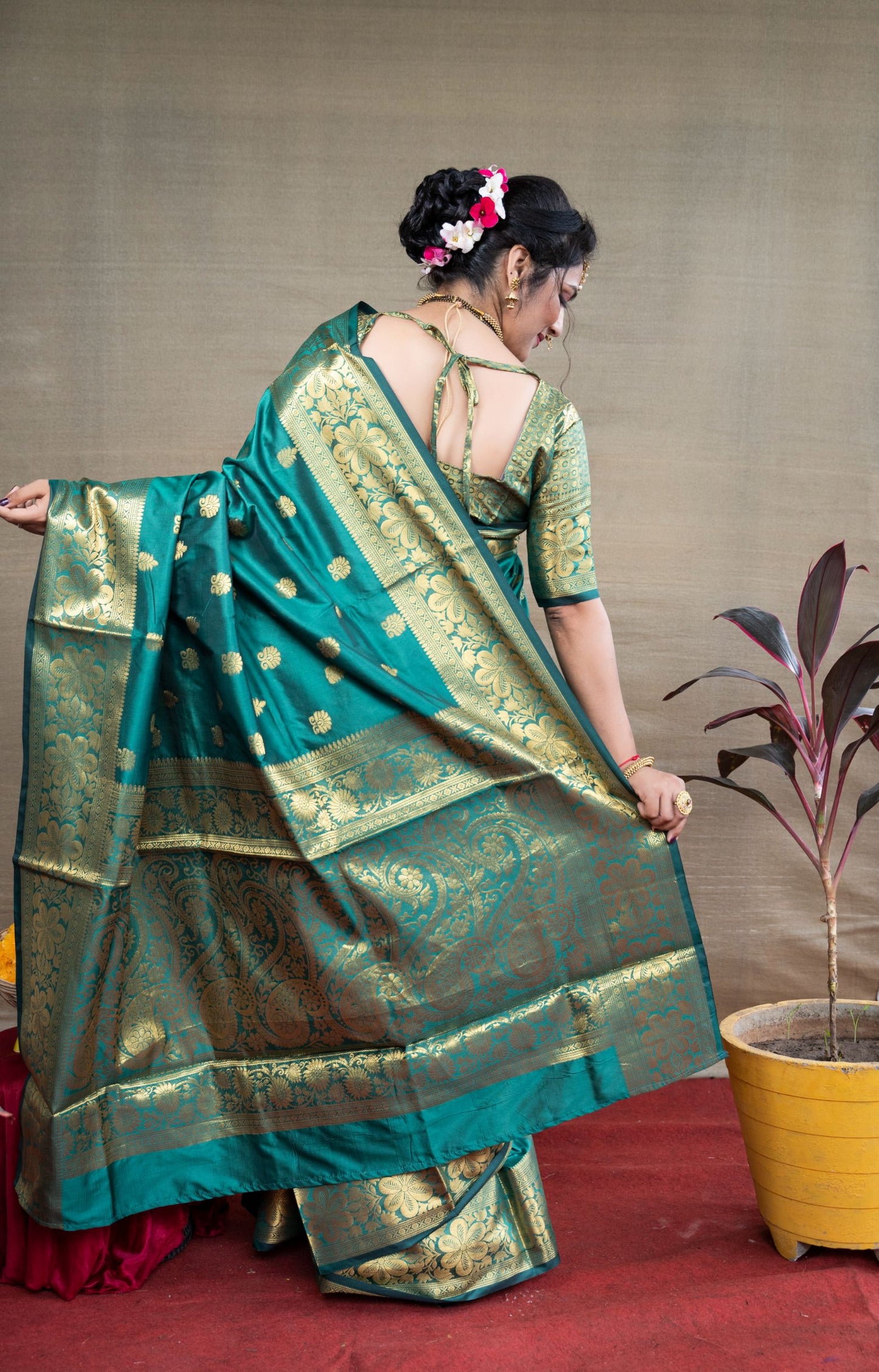 Green Pure Paithani Silk Gold Zari Weaving Work Beautiful Saree And Blouse