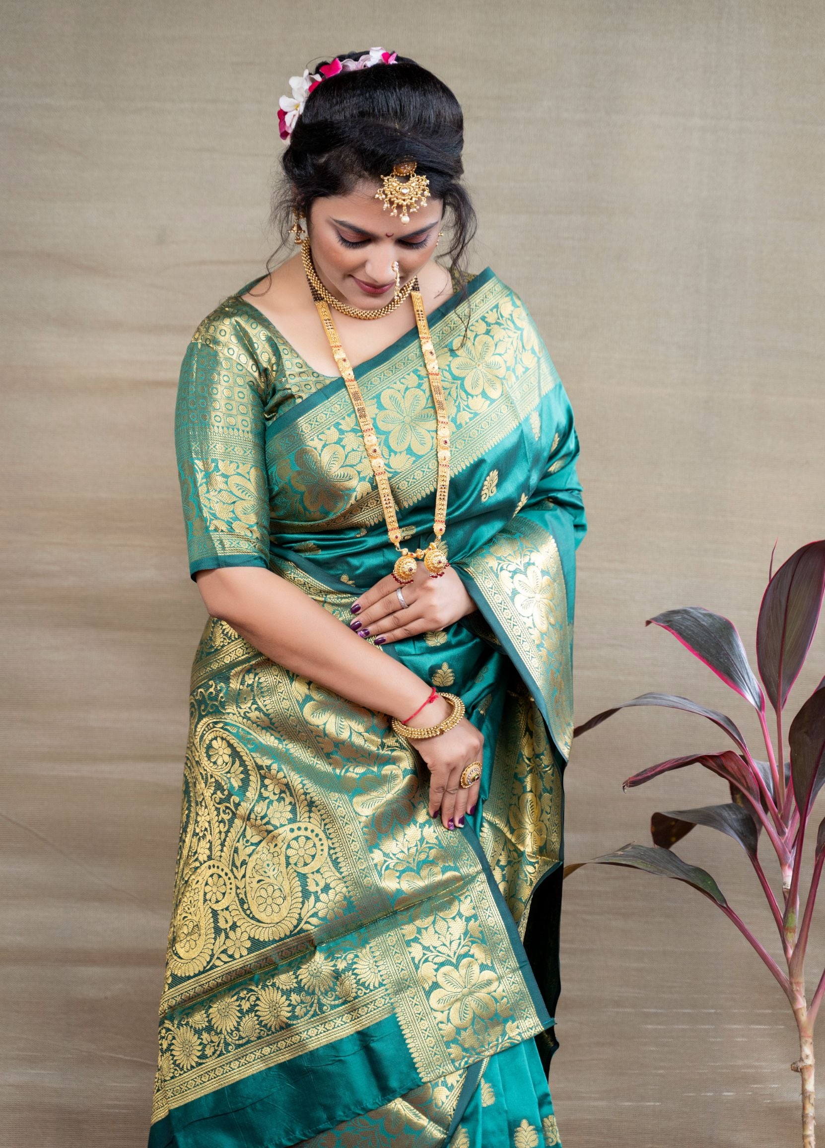 Green Pure Paithani silk Gold Zari Weaving work beautiful saree and blouse