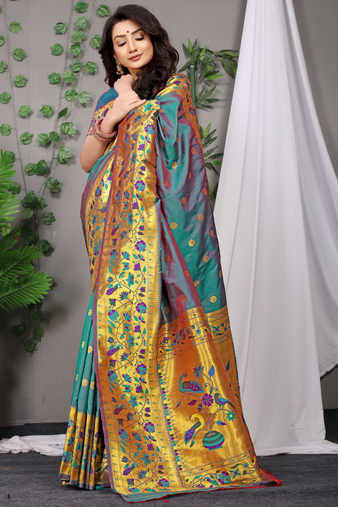Rama Toned Handloom Pure Silk Paithani Saree