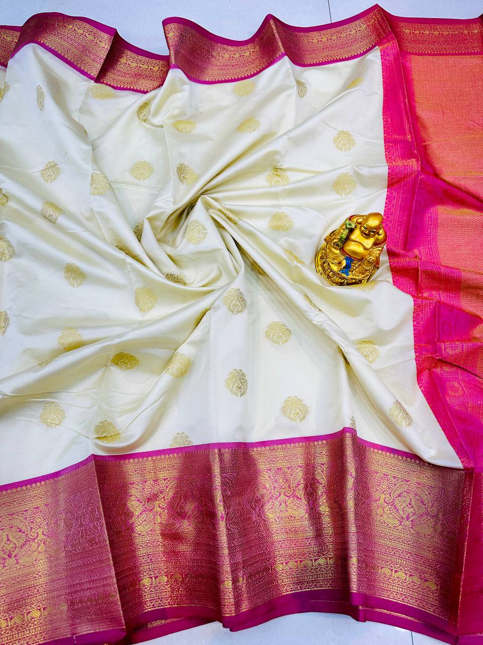 White Toned Floral Zari Art Silk Kanchipuram Saree